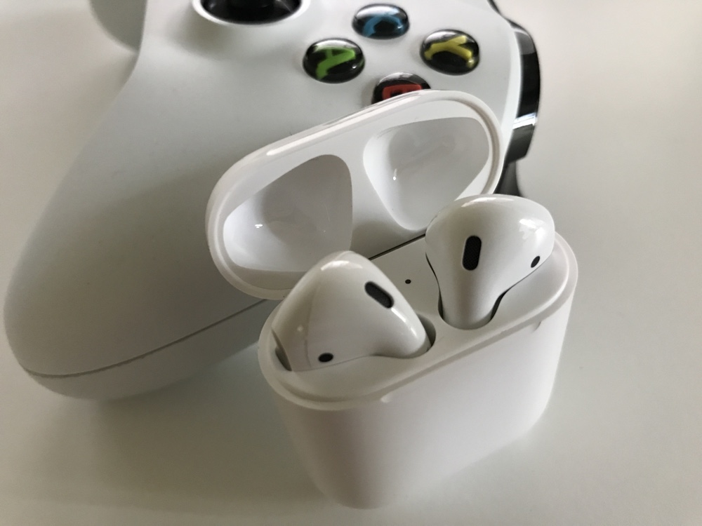 Foto van AirPods met case geopend