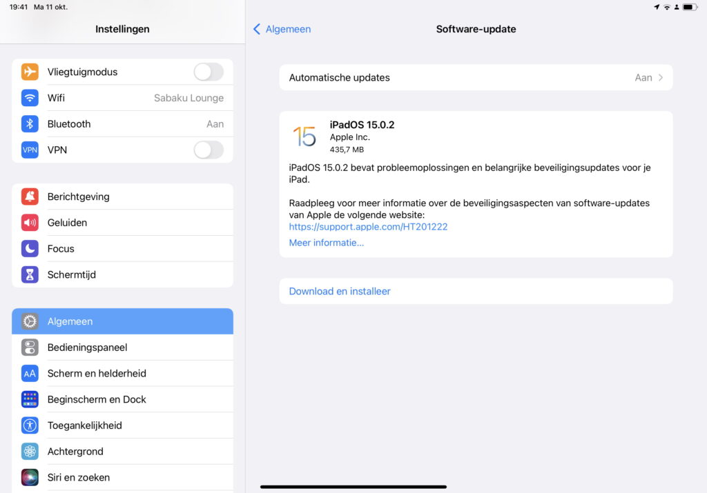 Screenshot van de iPadOS 15.0.2-update in Instellingen