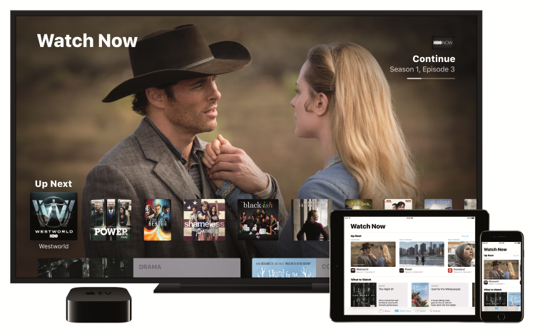 Foto van de TV-app op een tv met daarvoor een Apple TV, iPad en iPhone.